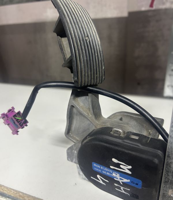 Педаль газу MAN 81259706094/VDO 445803006003 Педаль газу MAN 81259706094/VDO 445803006003