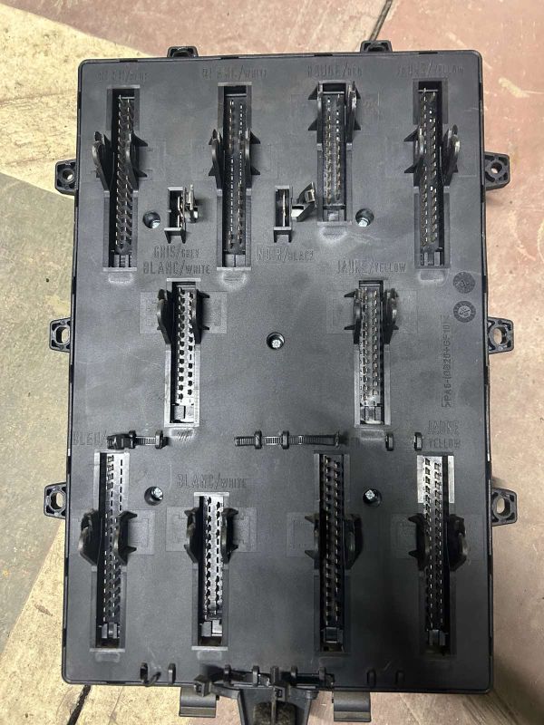 Запобіжна коробка 5010561943 до вантажівки Renault MAGNUM